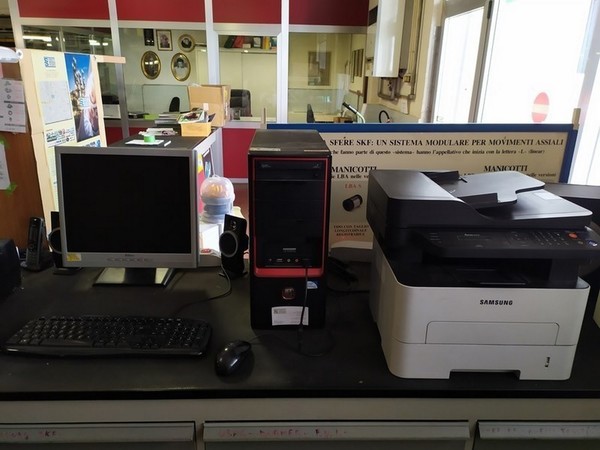 2#5357 Arredi ufficio e materiale elettronico in vendita - foto 2