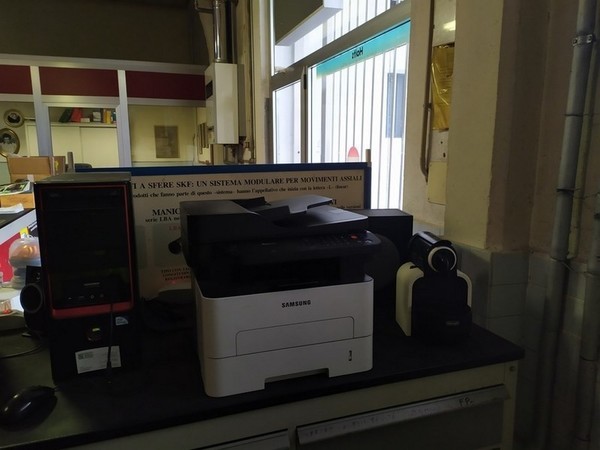 2#5357 Arredi ufficio e materiale elettronico in vendita - foto 3