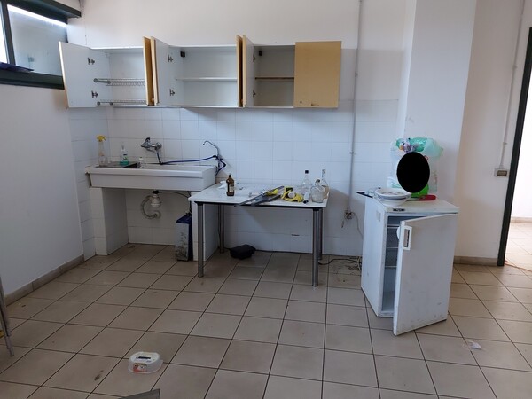 45#5389 Arredi mensa e spogliatoio in vendita - foto 1