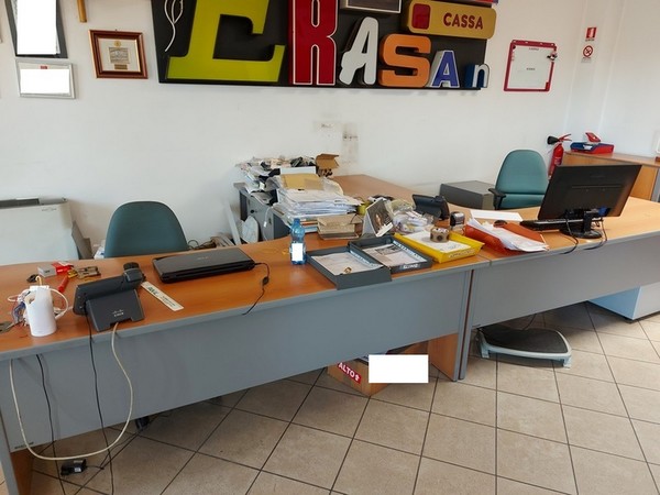 1#5393 Arredi e macchine elettroniche da ufficio in vendita - foto 1