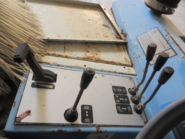 25#5406 Carroponte Pedrielli e spazzatrice Eco in vendita - foto 66