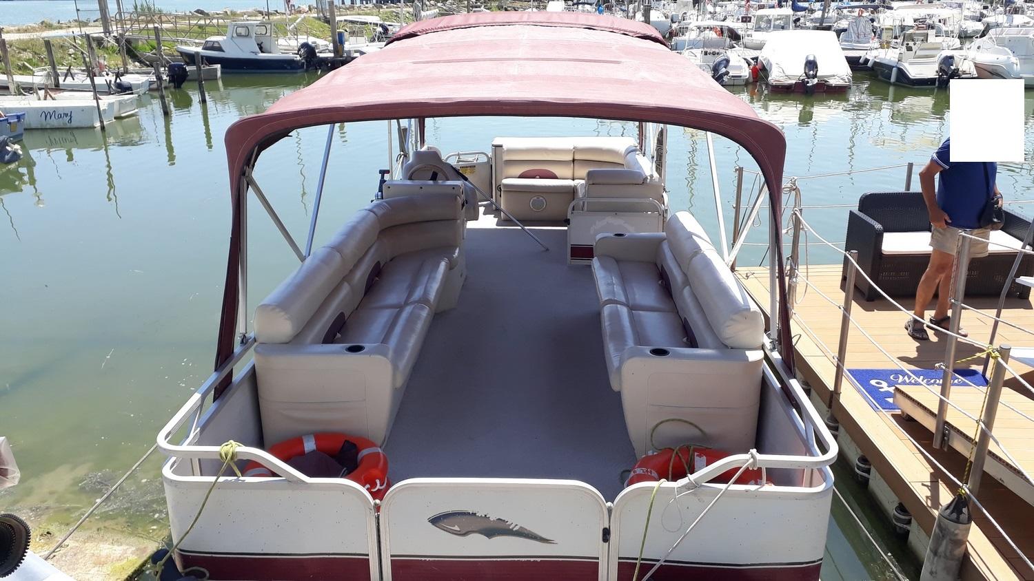 Lotto Pontoon Southland boat Champagne 26