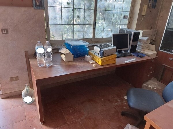 1#5414 Arredi ed attrezzature da ufficio e rimanenze di magazzino in vendita - foto 4