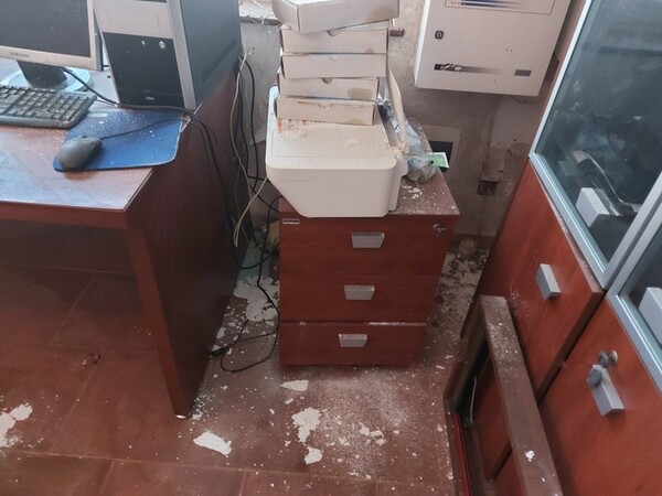 1#5414 Arredi ed attrezzature da ufficio e rimanenze di magazzino in vendita - foto 8