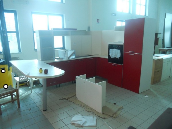 12#5419 Cucina bianca e rossa in vendita - foto 1