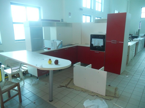 12#5419 Cucina bianca e rossa in vendita - foto 2