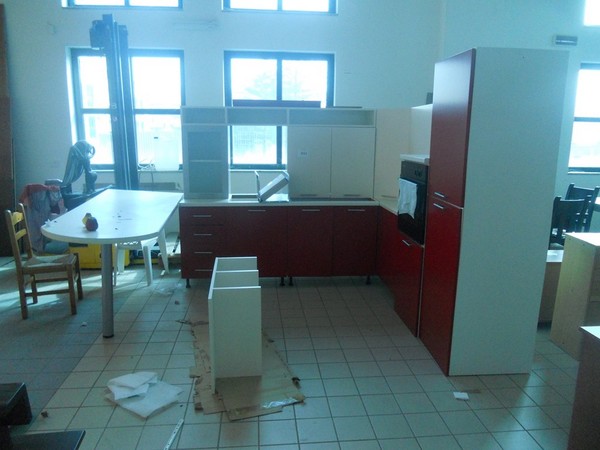 12#5419 Cucina bianca e rossa in vendita - foto 3