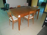 Image 1 - Extendable cherry table with chairs - Lot 13 (Auction 5419)