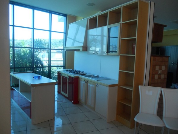 6#5419 Cucina laccata avorio e rosa in vendita - foto 1