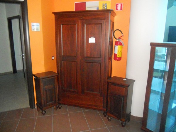 60#5419 Armadi e cassapanca in noce in vendita - foto 1