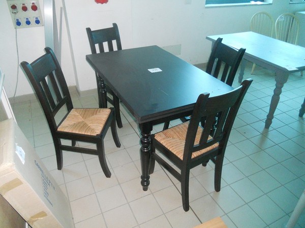 Aste Giudiziarie Stock Tavoli E Sedie Ristorante Tavoli Sedie Bar