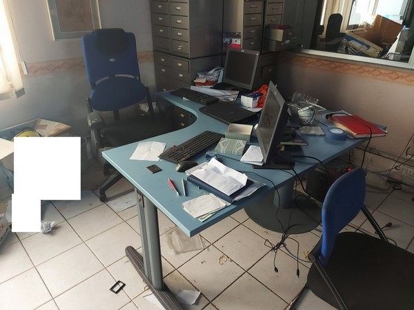 1#5421 Arredi ed attrezzature da ufficio in vendita - foto 2
