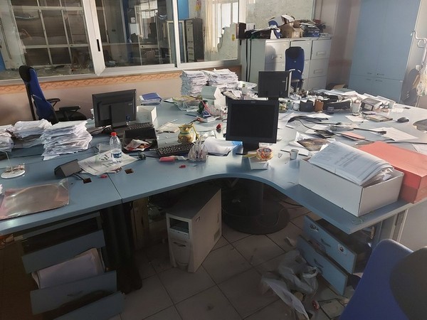 1#5421 Arredi ed attrezzature da ufficio in vendita - foto 5