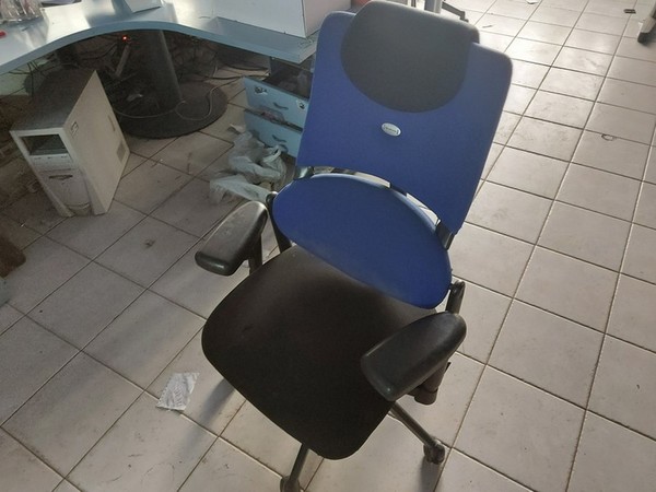 1#5421 Arredi ed attrezzature da ufficio in vendita - foto 7