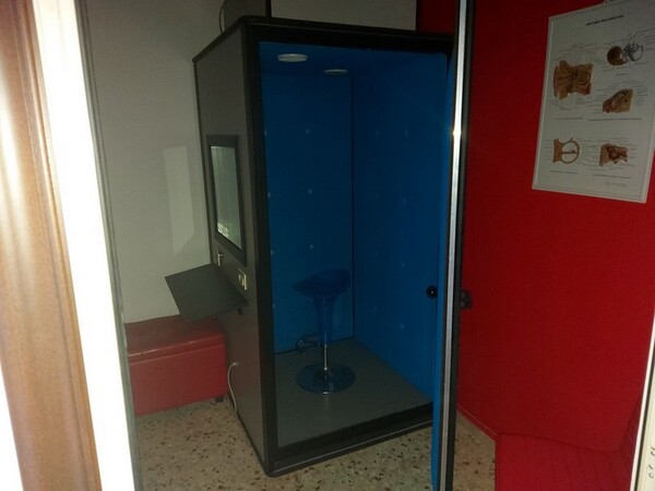 2#5424 Cabina insonorizzata e accessori per protesi acustiche in vendita - foto 1