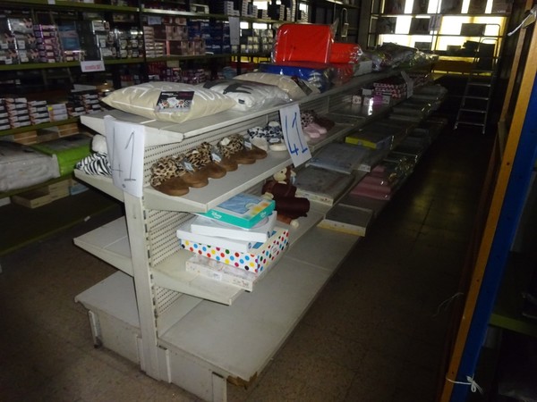 5#5425 Abbigliamento e arredi da negozio in vendita - foto 7