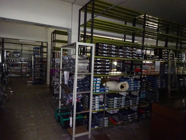 5#5425 Abbigliamento e arredi da negozio in vendita - foto 11