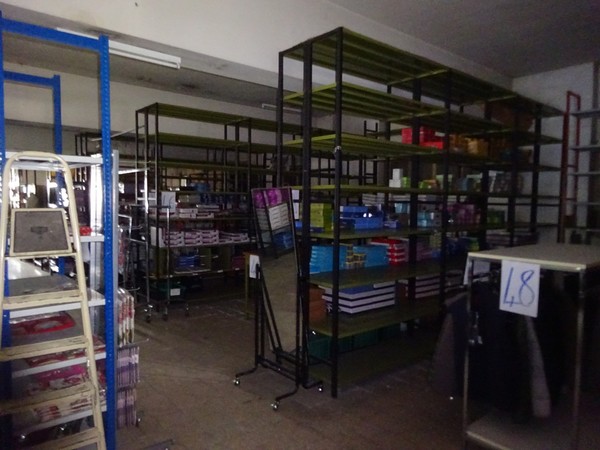 5#5425 Abbigliamento e arredi da negozio in vendita - foto 15