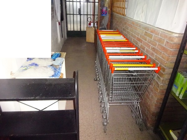 5#5425 Abbigliamento e arredi da negozio in vendita - foto 22