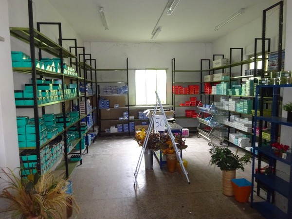 5#5425 Abbigliamento e arredi da negozio in vendita - foto 23