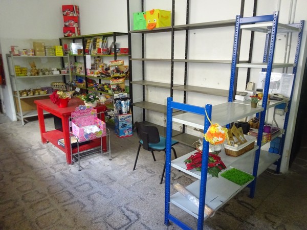 5#5425 Abbigliamento e arredi da negozio in vendita - foto 24
