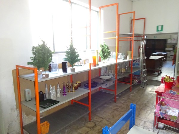 5#5425 Abbigliamento e arredi da negozio in vendita - foto 25