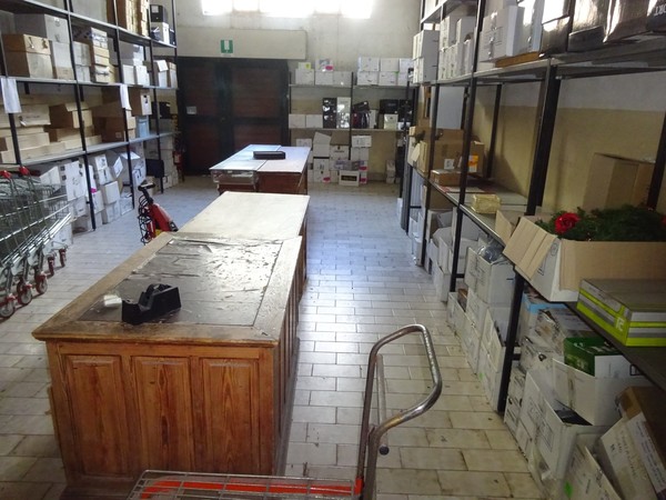 5#5425 Abbigliamento e arredi da negozio in vendita - foto 26