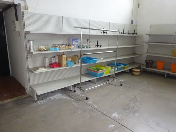 5#5425 Abbigliamento e arredi da negozio in vendita - foto 32