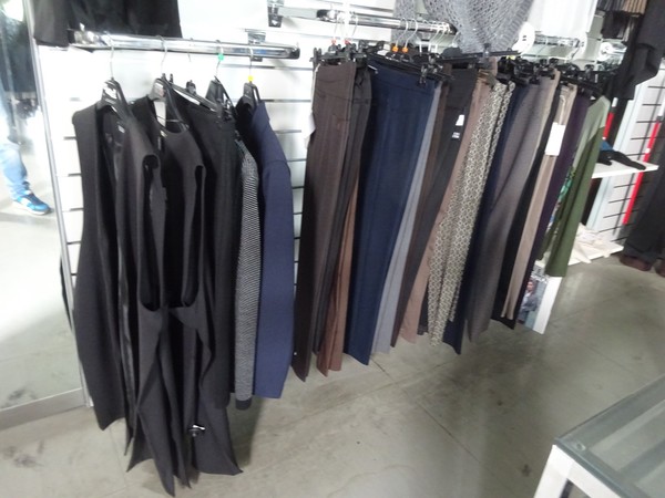 5#5425 Abbigliamento e arredi da negozio in vendita - foto 41