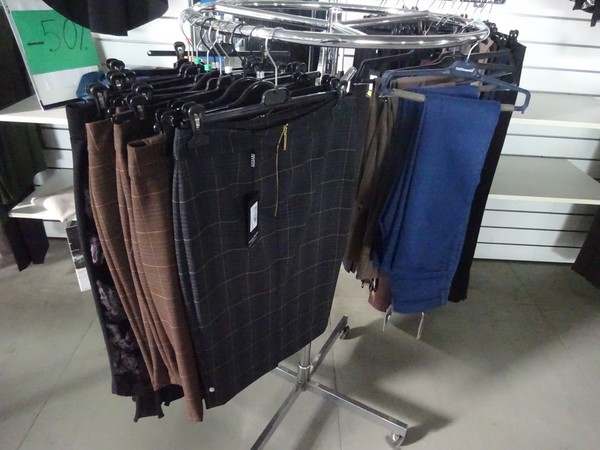 5#5425 Abbigliamento e arredi da negozio in vendita - foto 43
