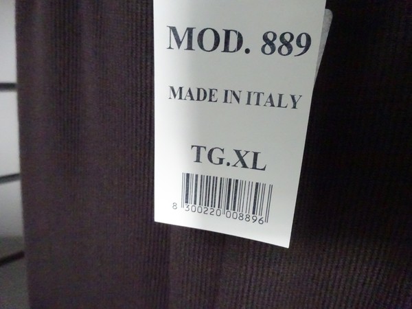 5#5425 Abbigliamento e arredi da negozio in vendita - foto 45