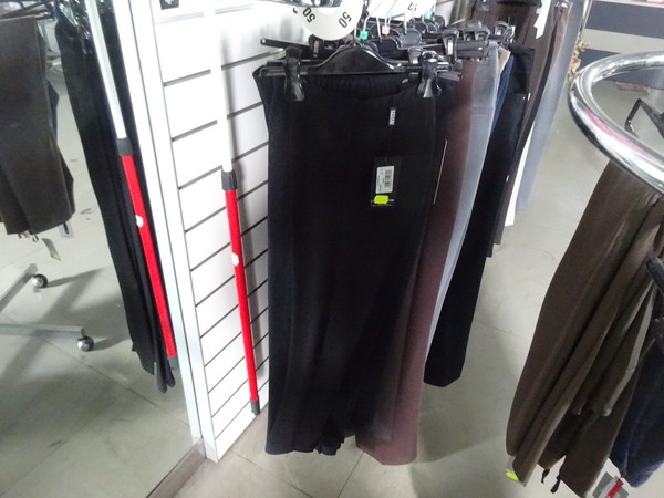 5#5425 Abbigliamento e arredi da negozio in vendita - foto 50
