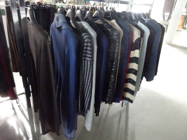 5#5425 Abbigliamento e arredi da negozio in vendita - foto 56