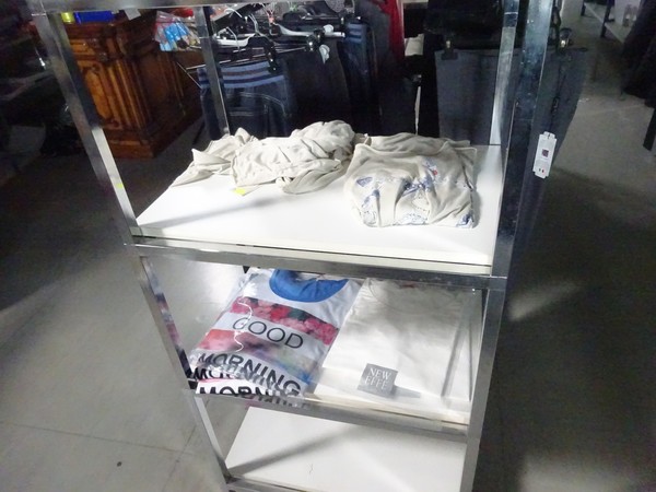 5#5425 Abbigliamento e arredi da negozio in vendita - foto 61