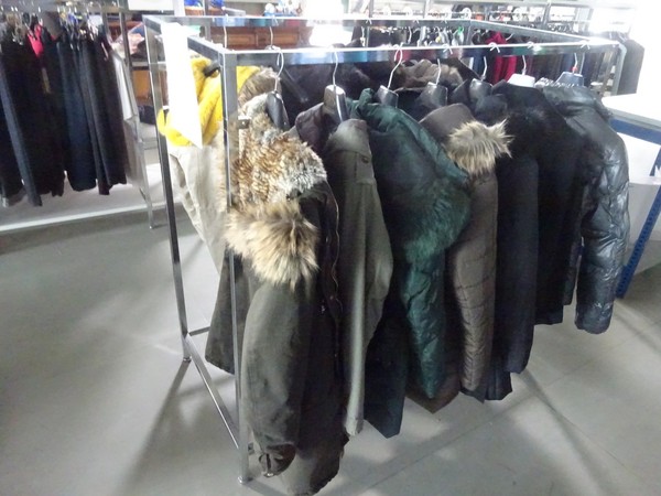 5#5425 Abbigliamento e arredi da negozio in vendita - foto 75