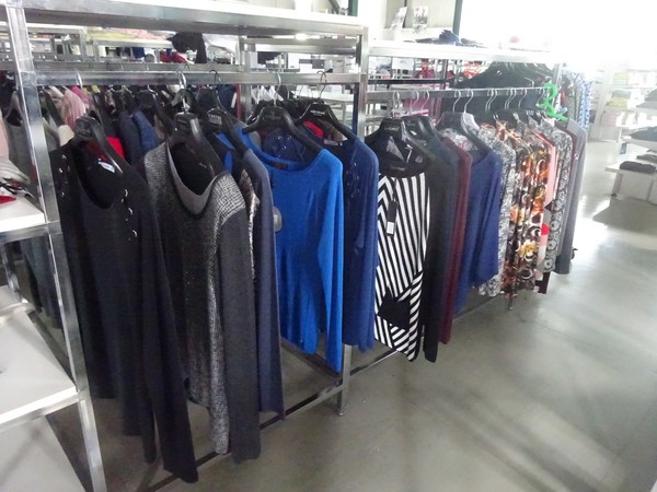 5#5425 Abbigliamento e arredi da negozio in vendita - foto 83