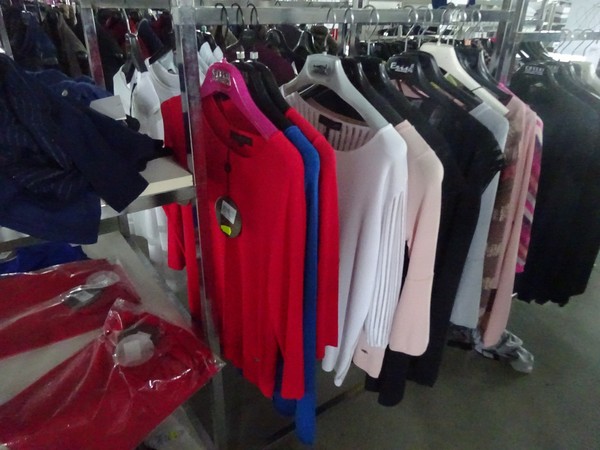 5#5425 Abbigliamento e arredi da negozio in vendita - foto 92