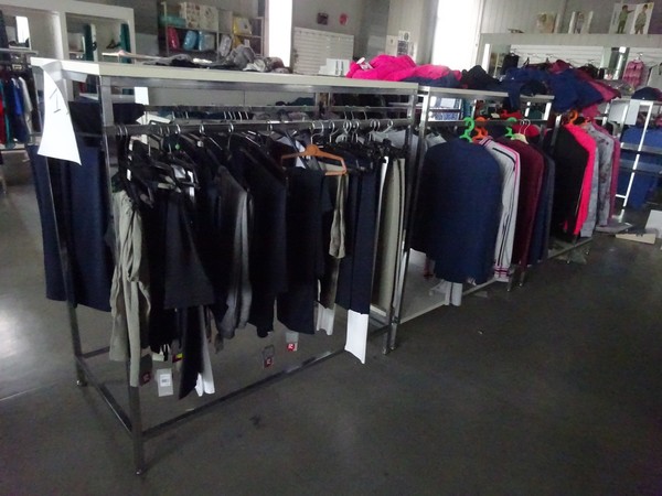 5#5425 Abbigliamento e arredi da negozio in vendita - foto 94