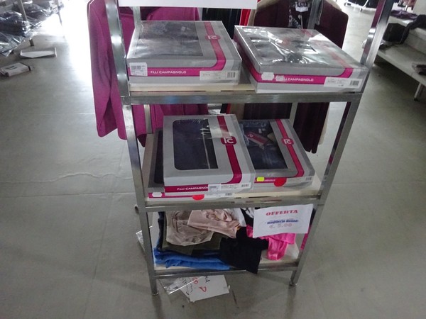 5#5425 Abbigliamento e arredi da negozio in vendita - foto 98