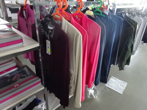 5#5425 Abbigliamento e arredi da negozio in vendita - foto 99