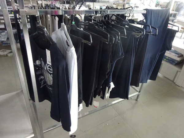 5#5425 Abbigliamento e arredi da negozio in vendita - foto 101