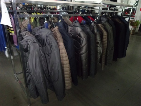 5#5425 Abbigliamento e arredi da negozio in vendita - foto 103