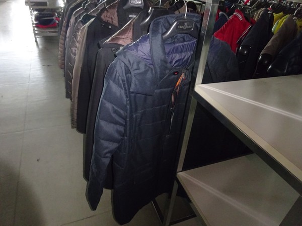 5#5425 Abbigliamento e arredi da negozio in vendita - foto 104