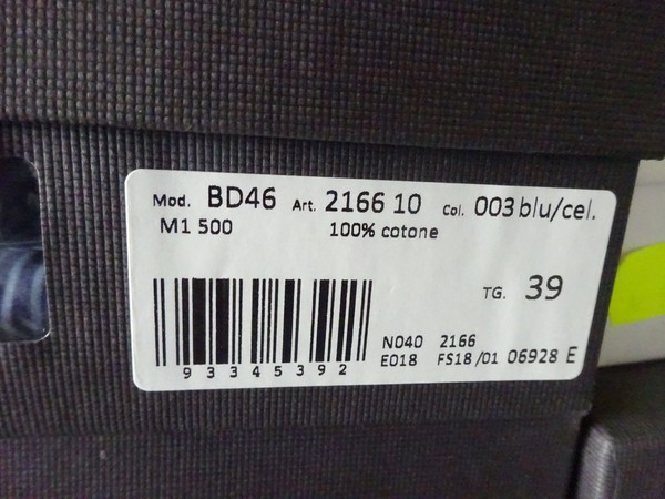 5#5425 Abbigliamento e arredi da negozio in vendita - foto 106