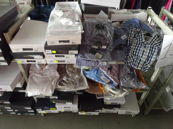 5#5425 Abbigliamento e arredi da negozio in vendita - foto 109