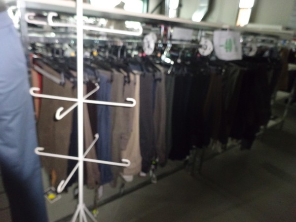 5#5425 Abbigliamento e arredi da negozio in vendita - foto 116
