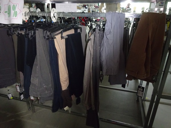 5#5425 Abbigliamento e arredi da negozio in vendita - foto 117