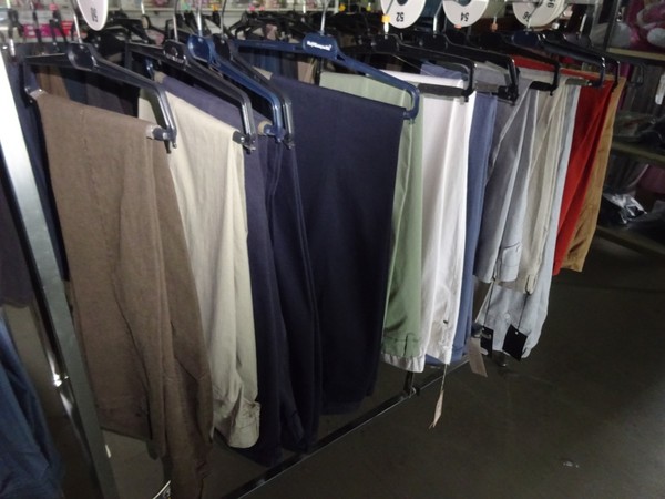 5#5425 Abbigliamento e arredi da negozio in vendita - foto 119
