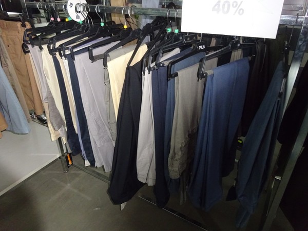 5#5425 Abbigliamento e arredi da negozio in vendita - foto 120