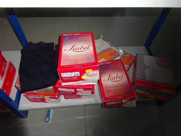 5#5425 Abbigliamento e arredi da negozio in vendita - foto 122